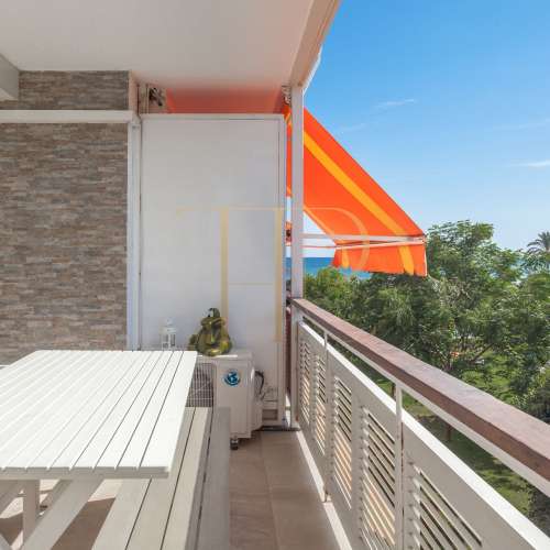 Renovated apartment with a sea-view terrace in Gavà Mar