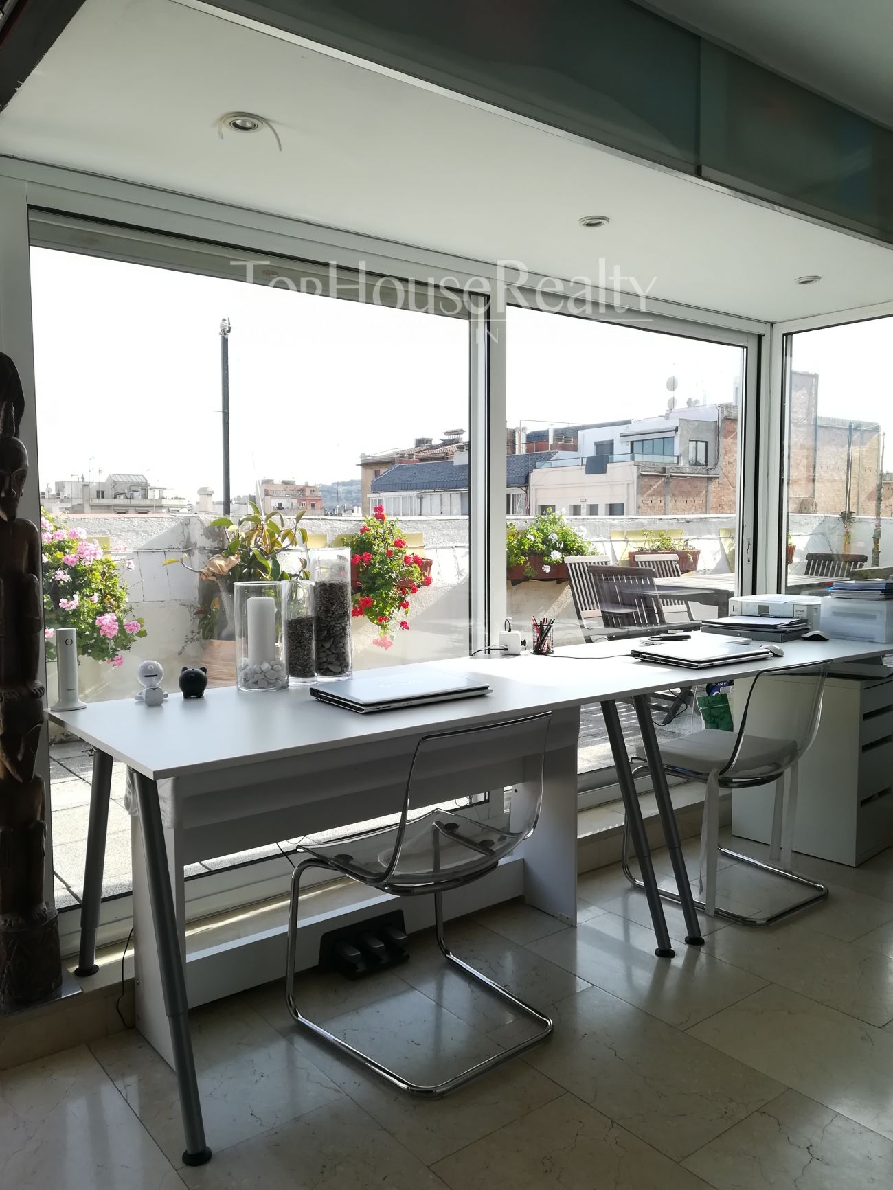 Penthouse for Rent in the Heart of Barcelona: Spacious Terraces and Spectacular Views