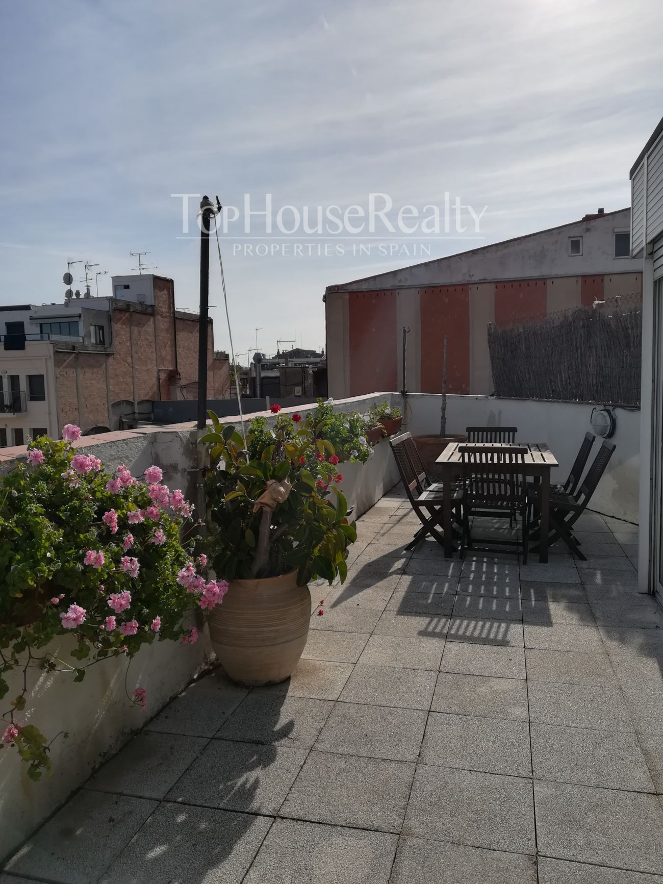 Penthouse for Rent in the Heart of Barcelona: Spacious Terraces and Spectacular Views