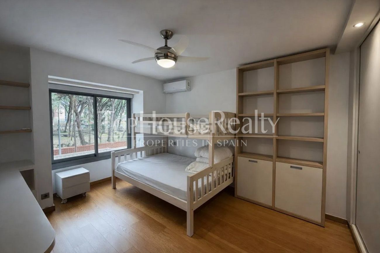 Villa for rent in Castelldefels Playa — second line to the sea with garden, pool and sauna