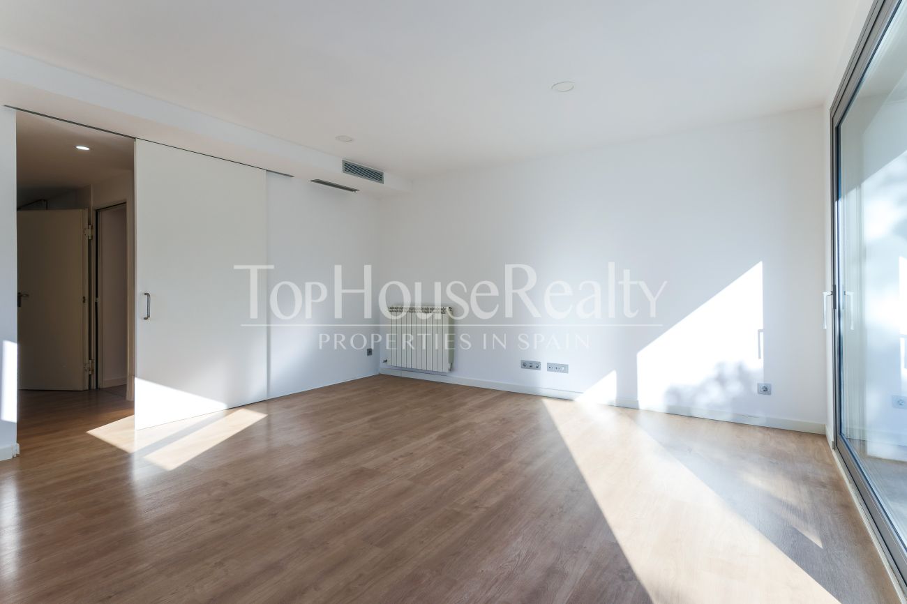 Charming Corner Townhouse Near the Sea in Sitges