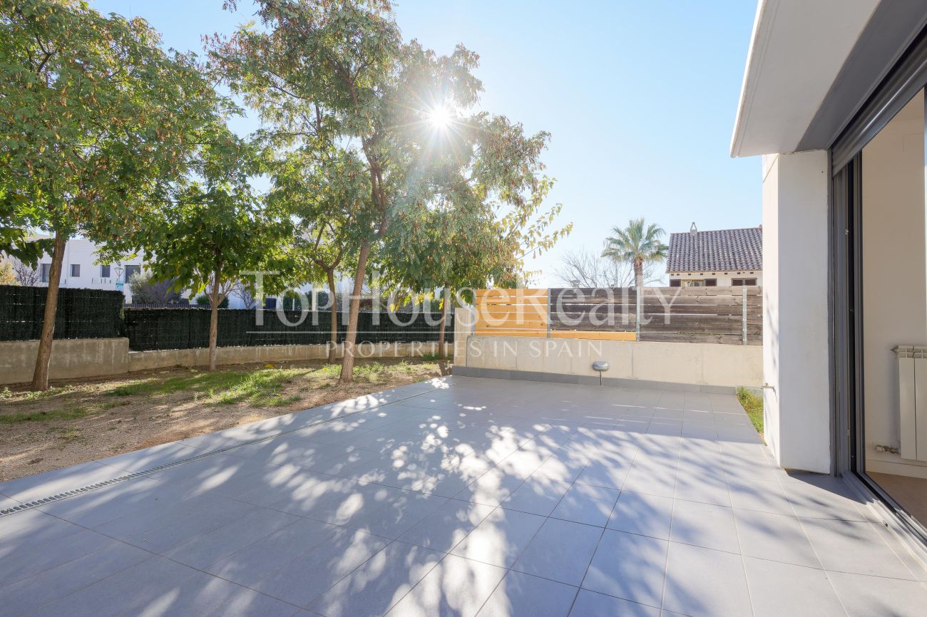 Charming Corner Townhouse Near the Sea in Sitges