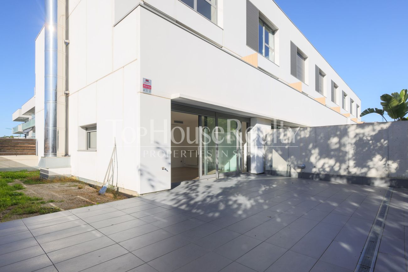 Charming Corner Townhouse Near the Sea in Sitges