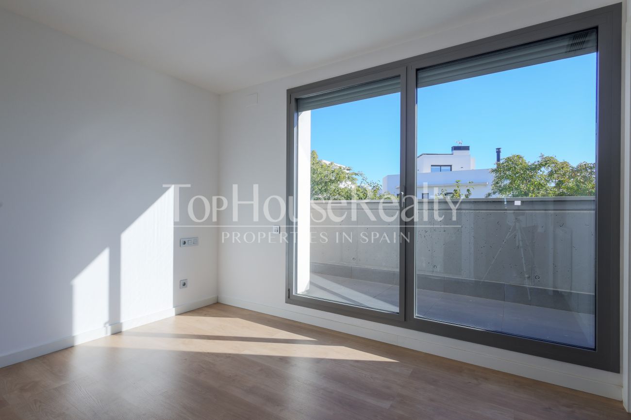 Charming Corner Townhouse Near the Sea in Sitges