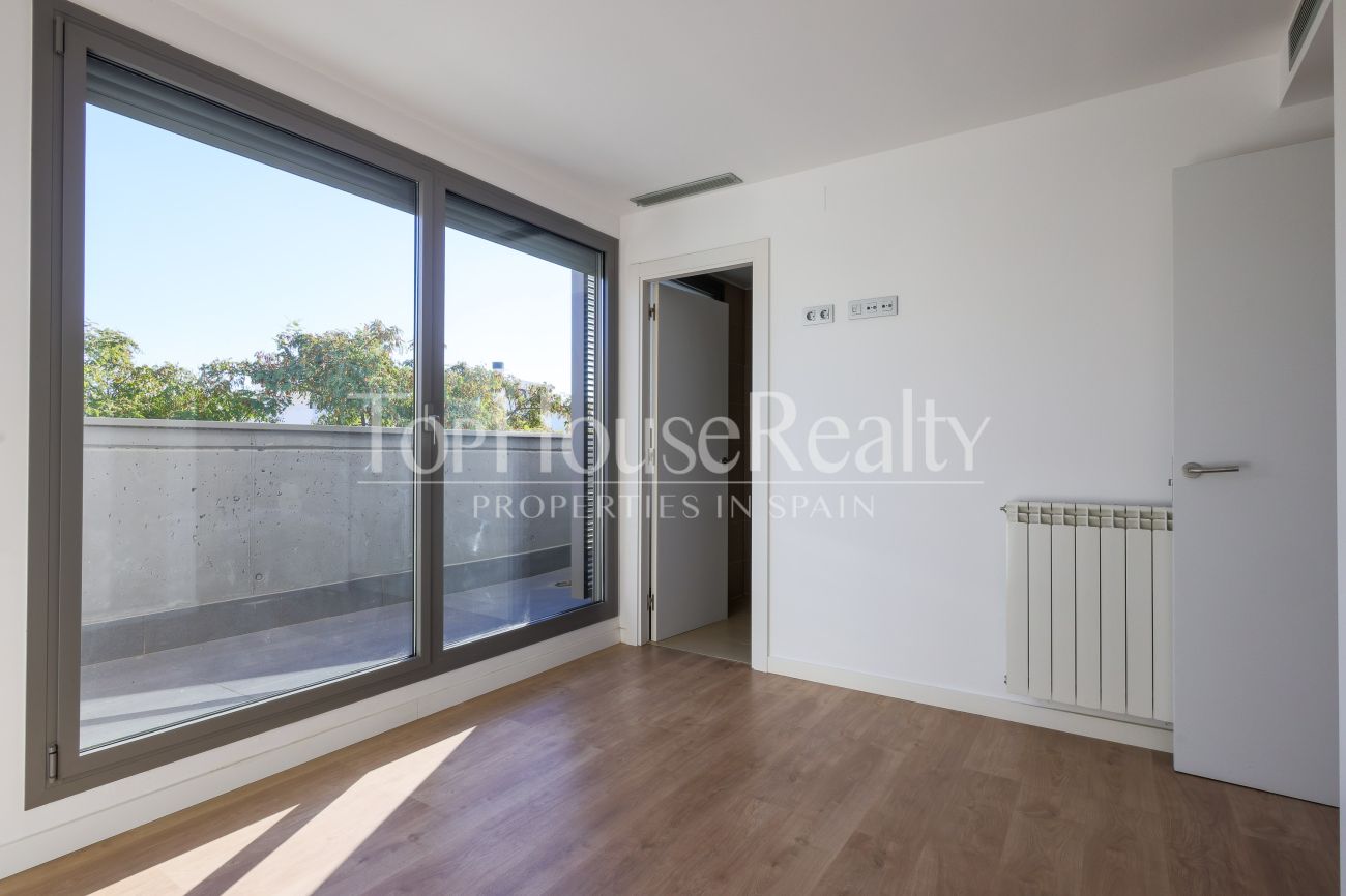 Charming Corner Townhouse Near the Sea in Sitges