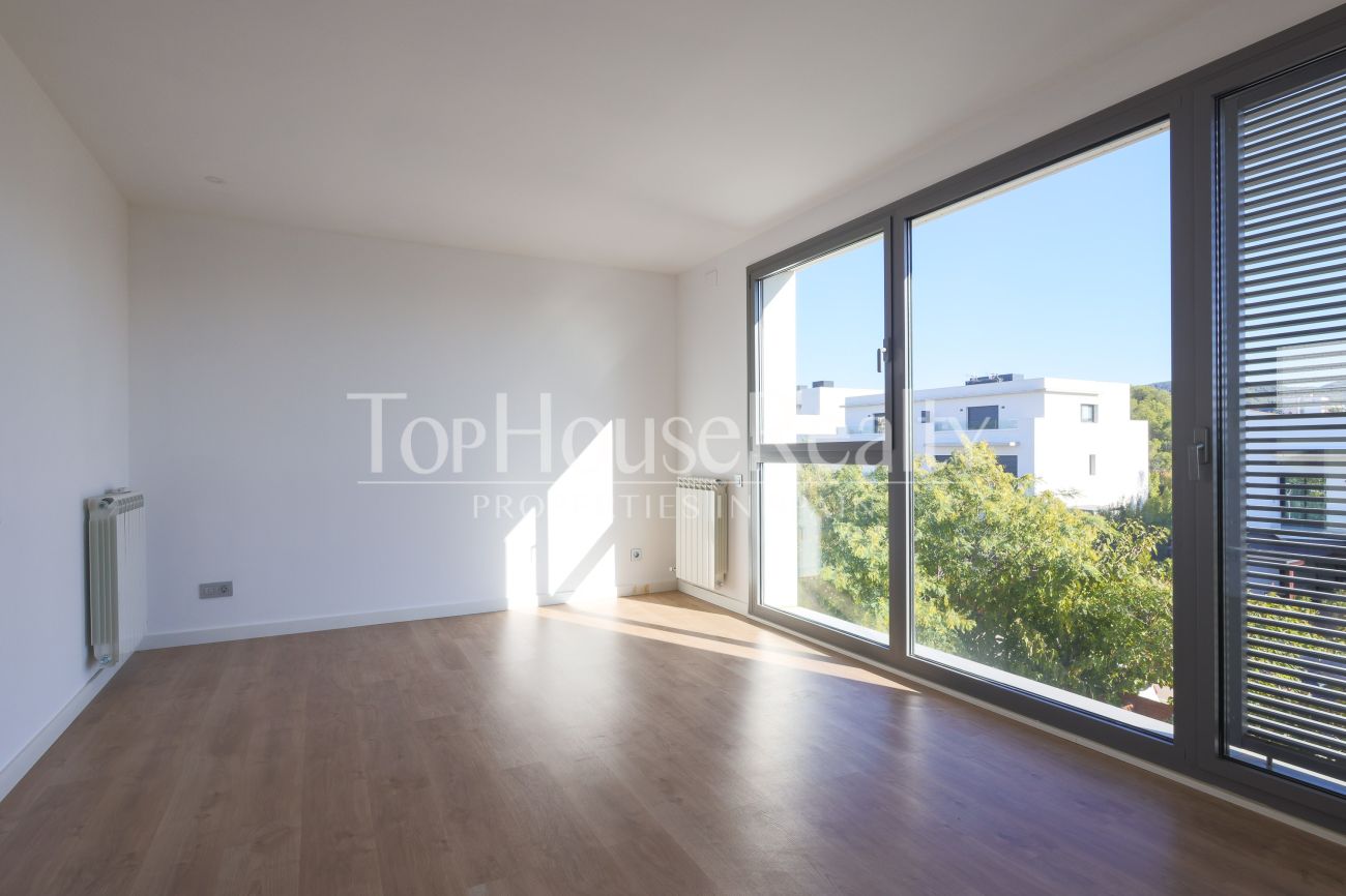 Charming Corner Townhouse Near the Sea in Sitges