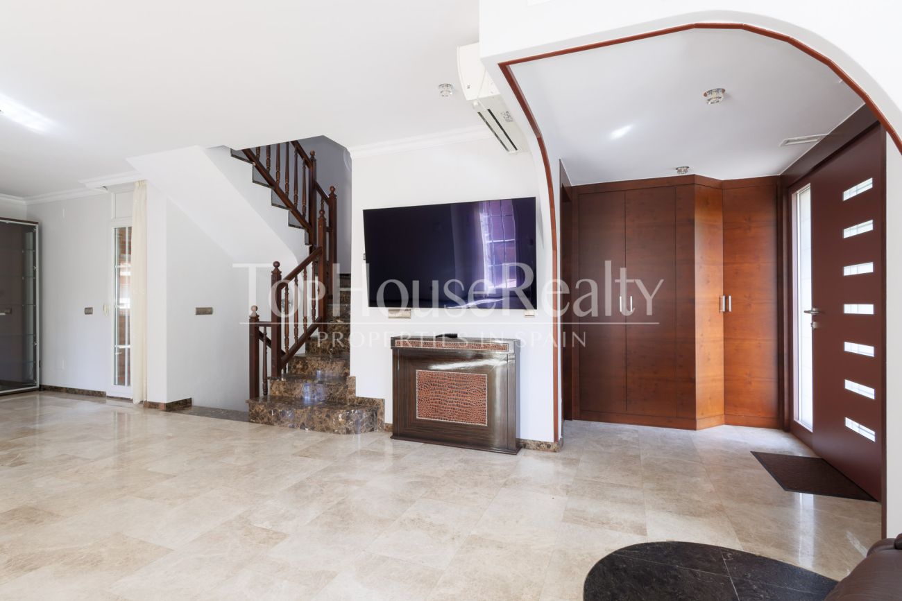 Villa in Gavà Mar — second line to the sea with private garden, pool and privacy