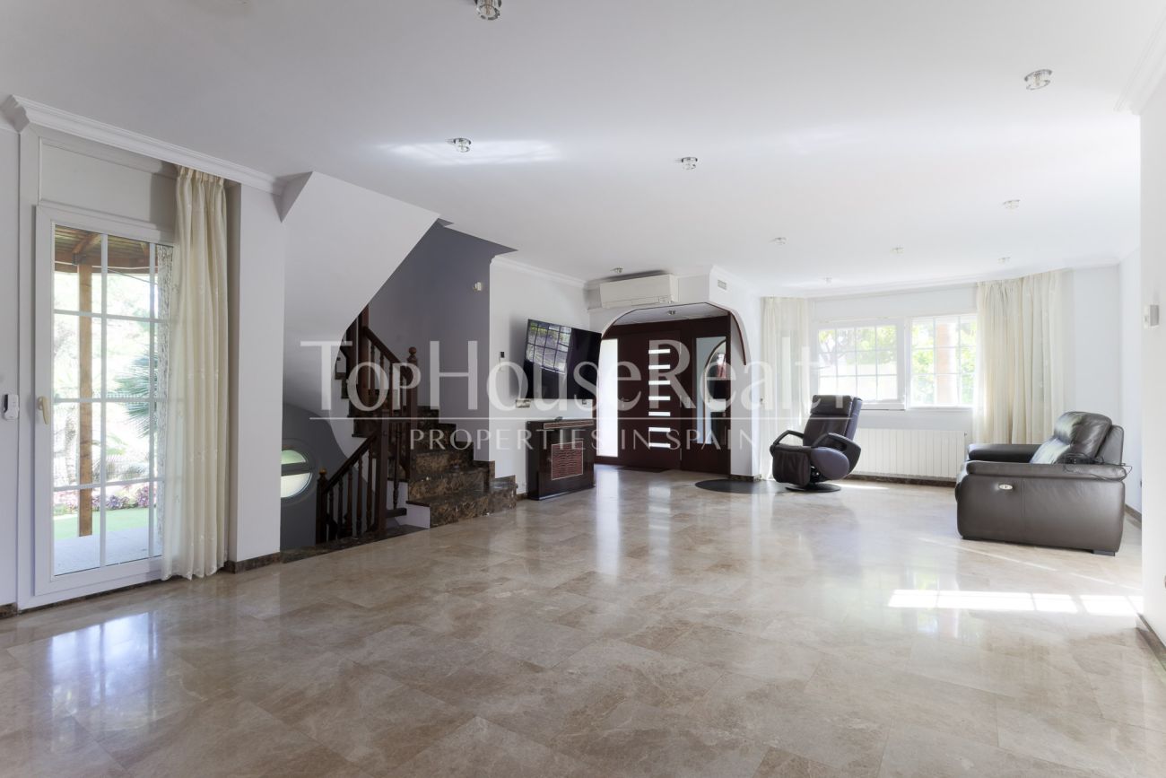 Villa in Gavà Mar — second line to the sea with private garden, pool and privacy