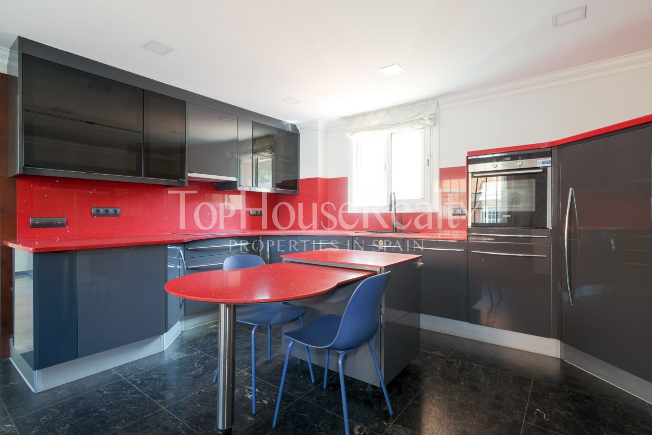 Villa in Gavà Mar — second line to the sea with private garden, pool and privacy