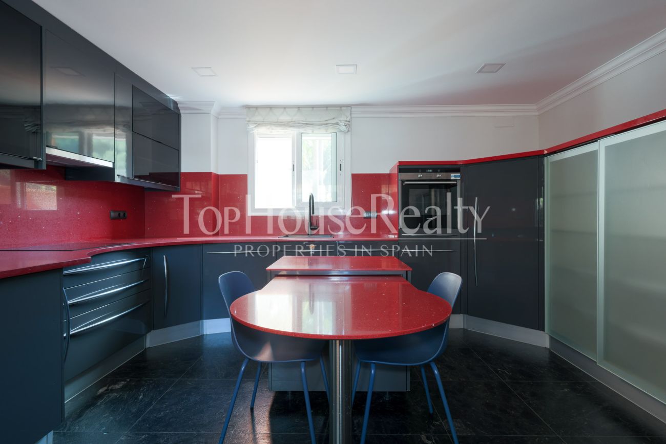 Villa in Gavà Mar — second line to the sea with private garden, pool and privacy