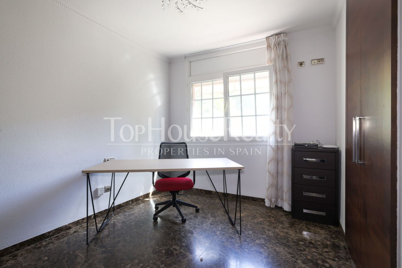 Villa in Gavà Mar — second line to the sea with private garden, pool and privacy