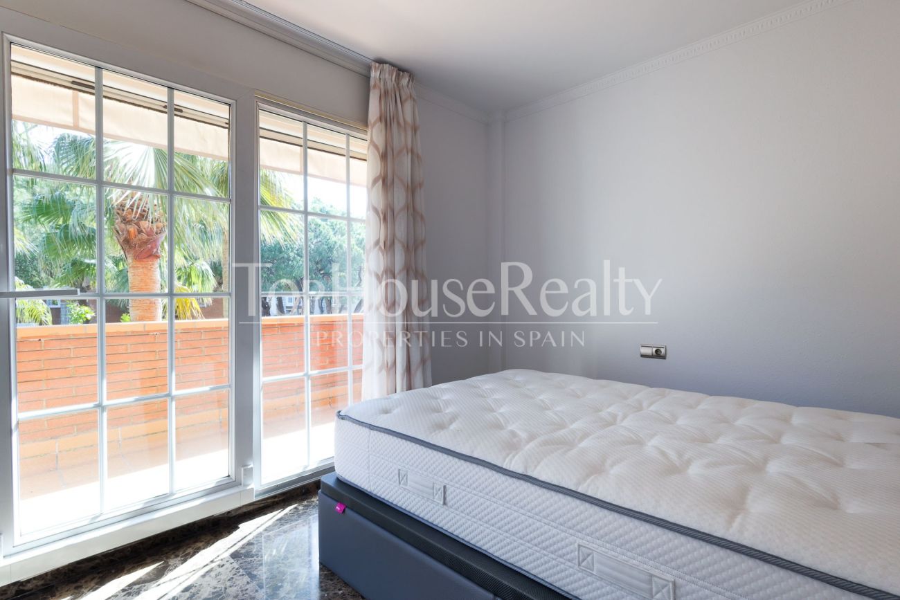 Villa in Gavà Mar — second line to the sea with private garden, pool and privacy