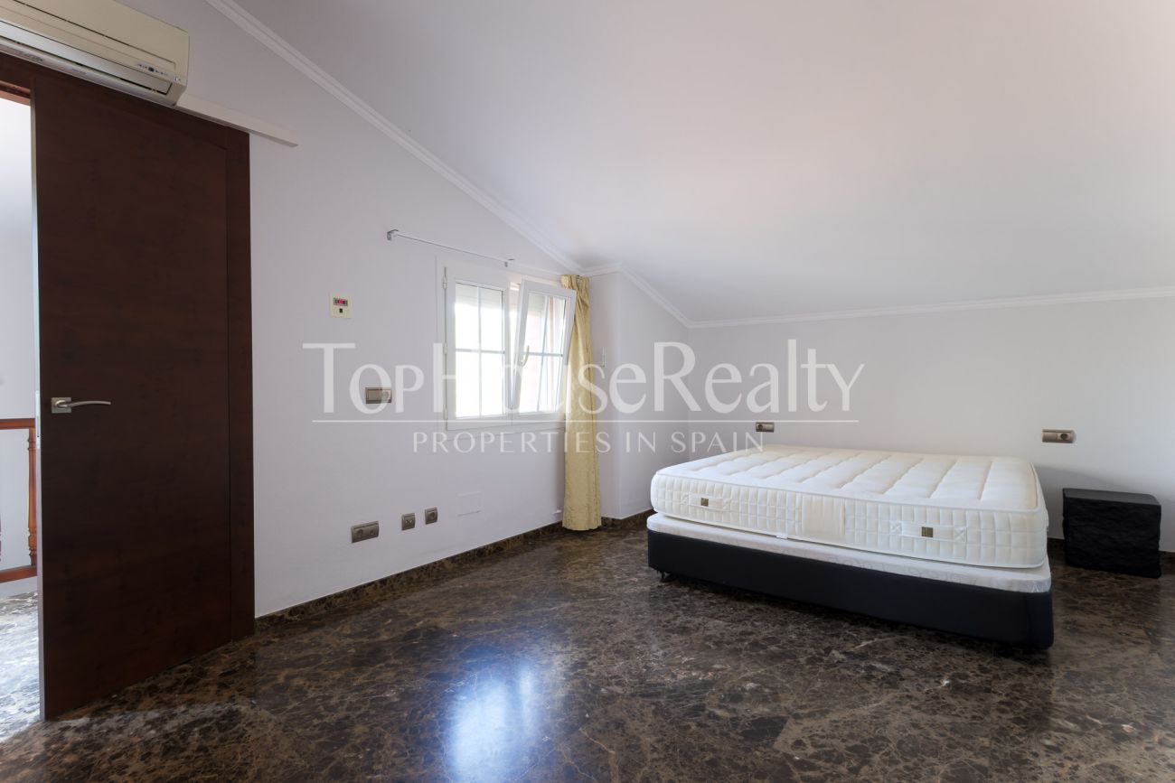 Villa in Gavà Mar — second line to the sea with private garden, pool and privacy