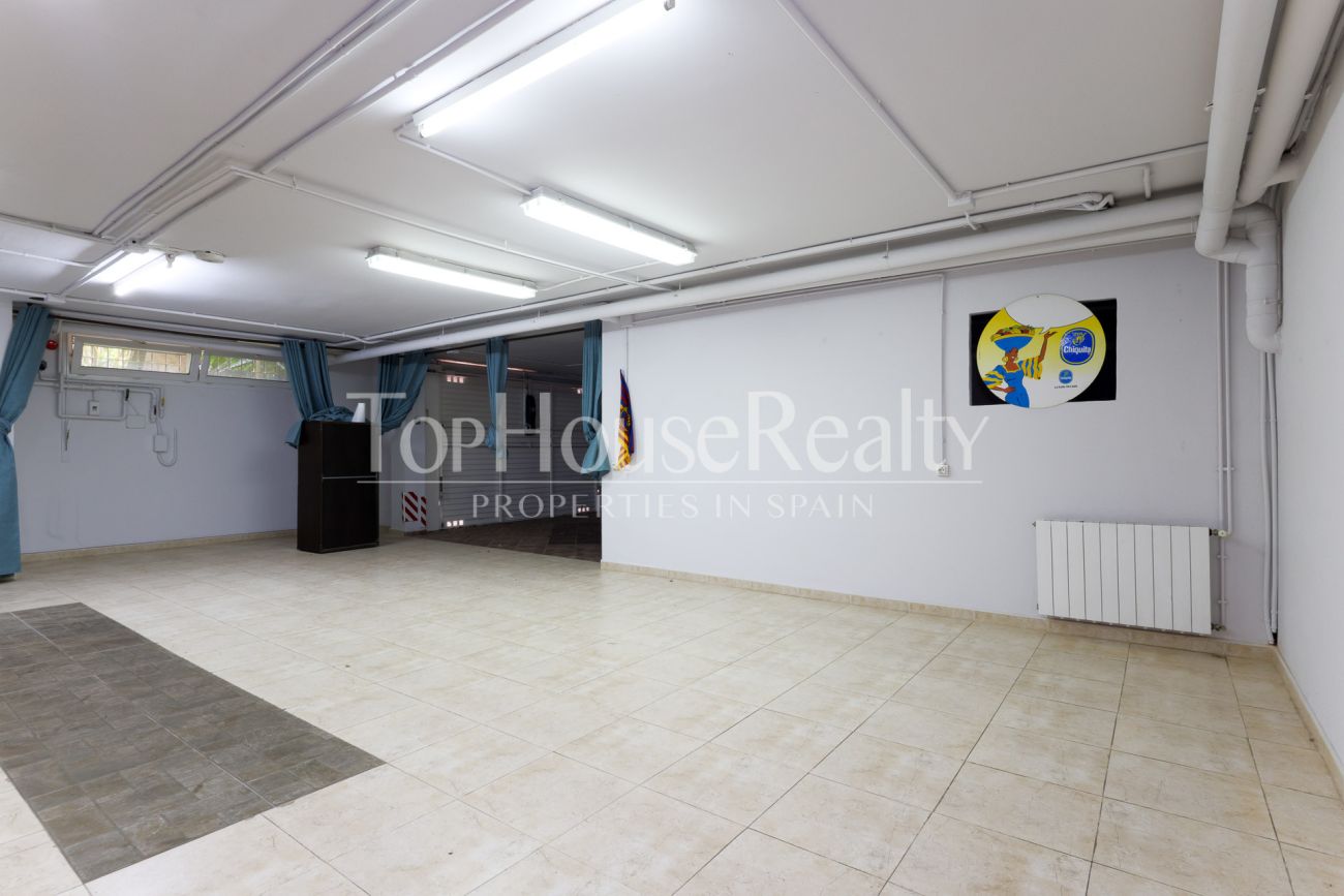 Villa in Gavà Mar — second line to the sea with private garden, pool and privacy