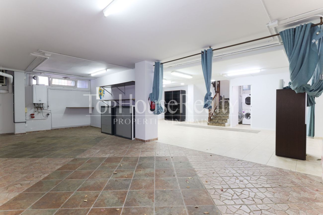 Villa in Gavà Mar — second line to the sea with private garden, pool and privacy