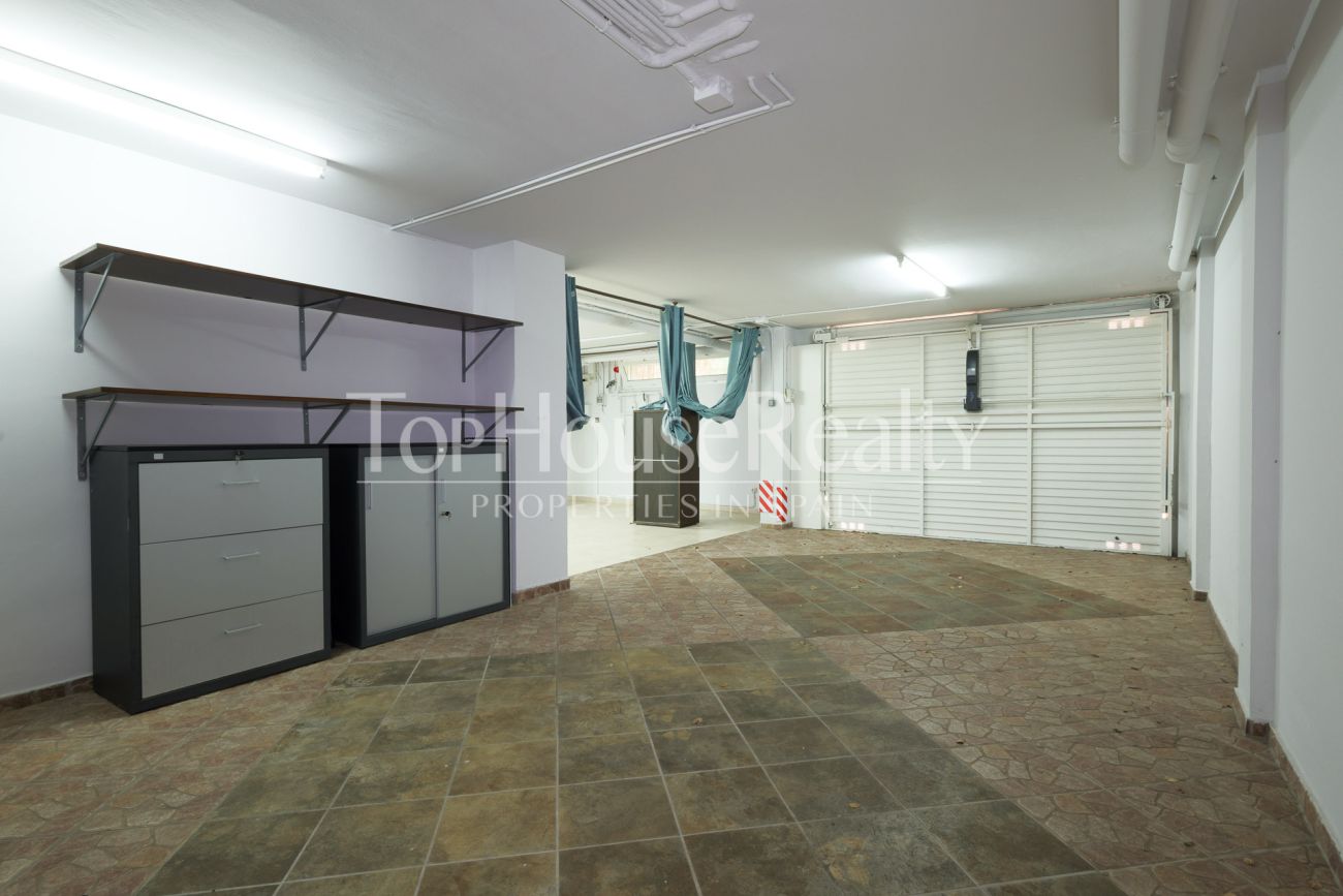 Villa in Gavà Mar — second line to the sea with private garden, pool and privacy