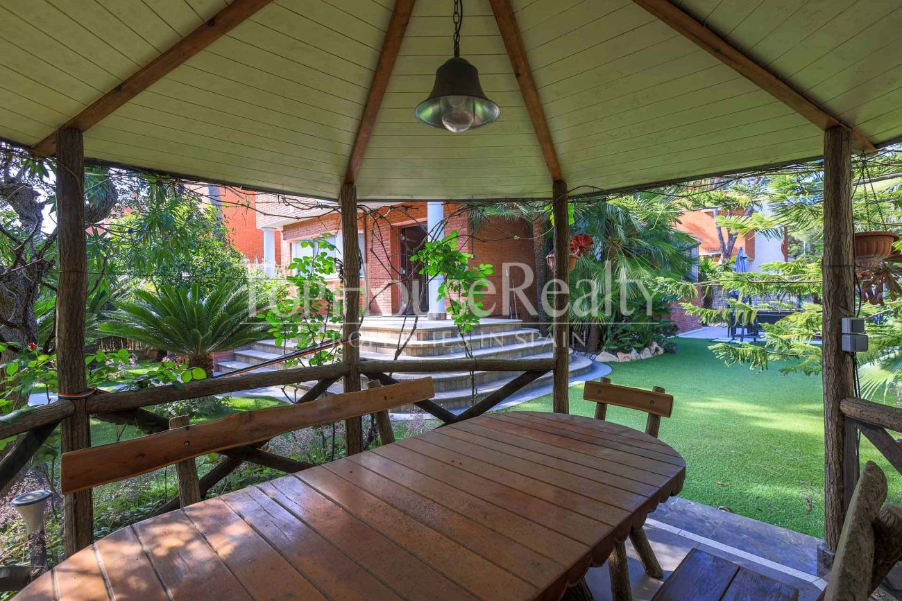 Villa in Gavà Mar — second line to the sea with private garden, pool and privacy