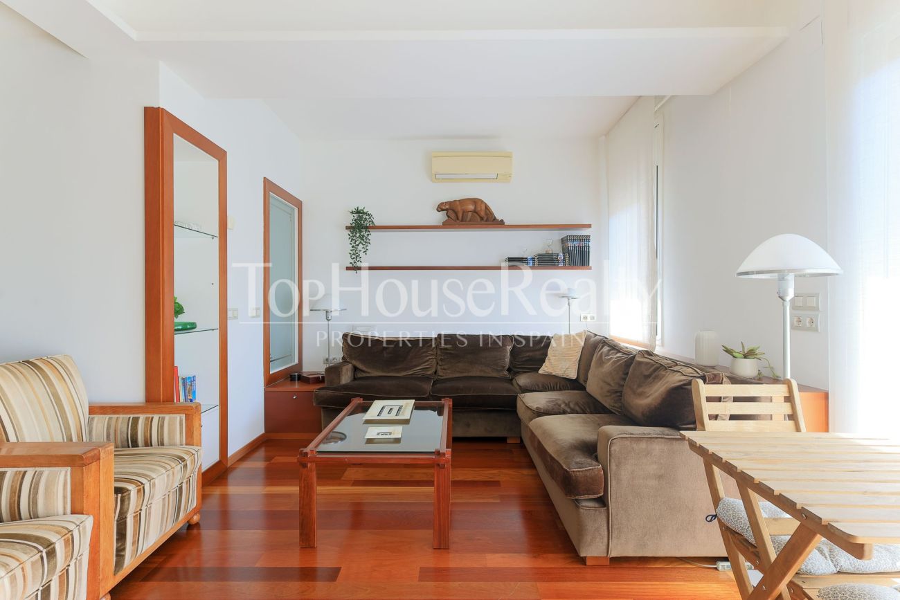 Apartment for sale on Enric Granados, Barcelona — bright, renovated and prime location
