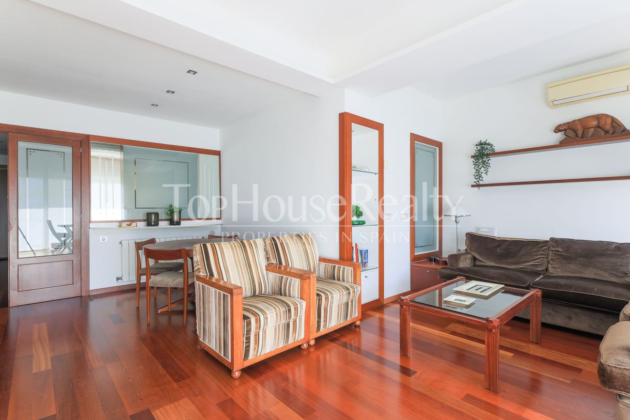 Apartment for sale on Enric Granados, Barcelona — bright, renovated and prime location