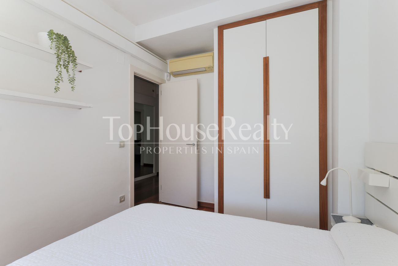 Apartment for sale on Enric Granados, Barcelona — bright, renovated and prime location