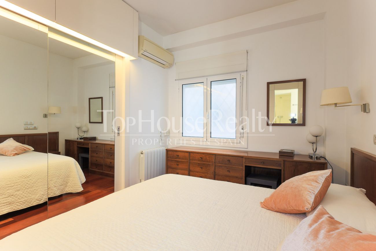 Apartment for sale on Enric Granados, Barcelona — bright, renovated and prime location