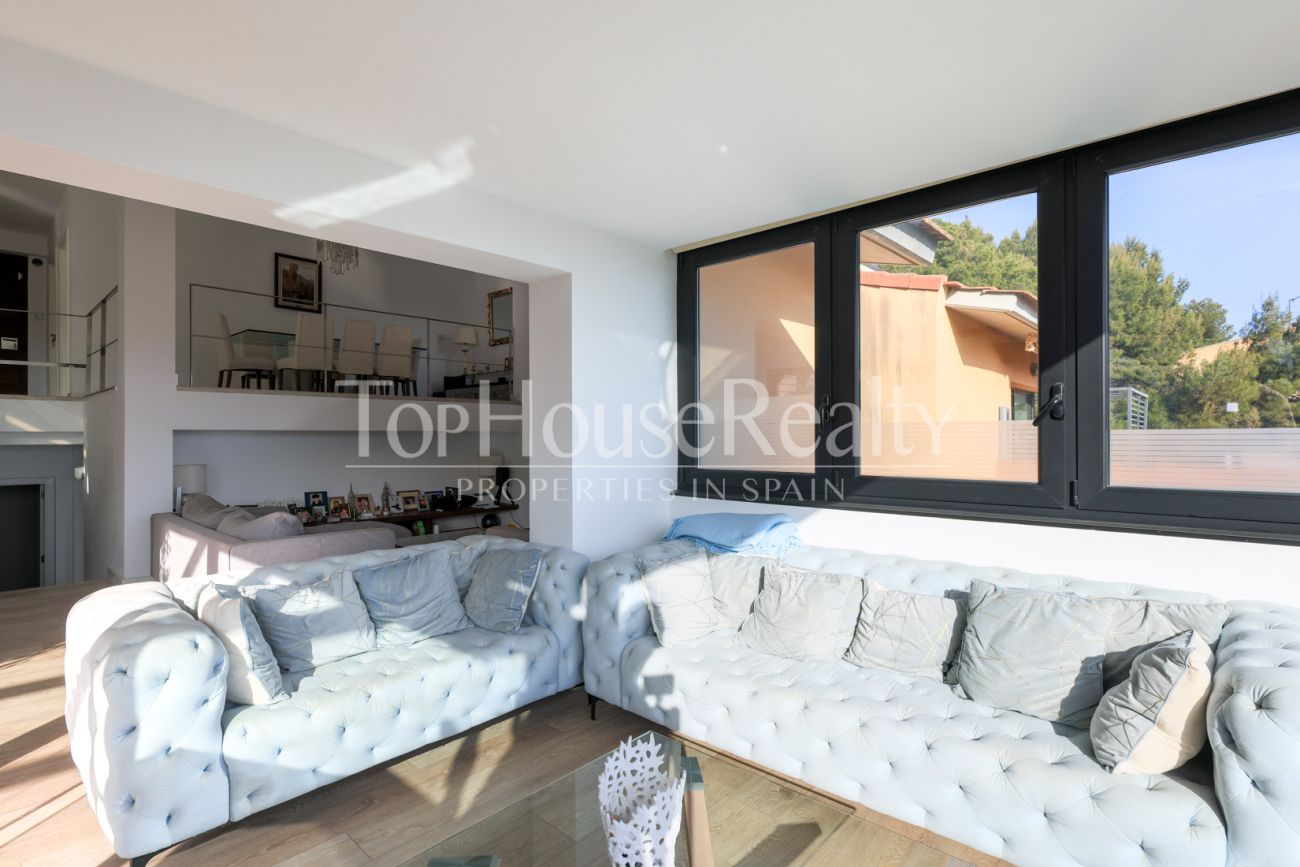 Sea view house in Castelldefels — cozy design with terraces and pool