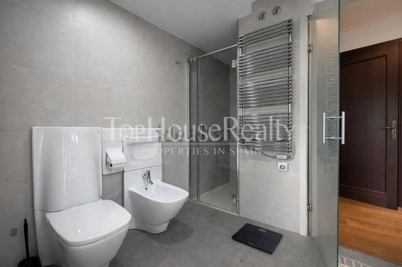 Villa for rent in Castelldefels Playa — second line to the sea with garden, pool and sauna