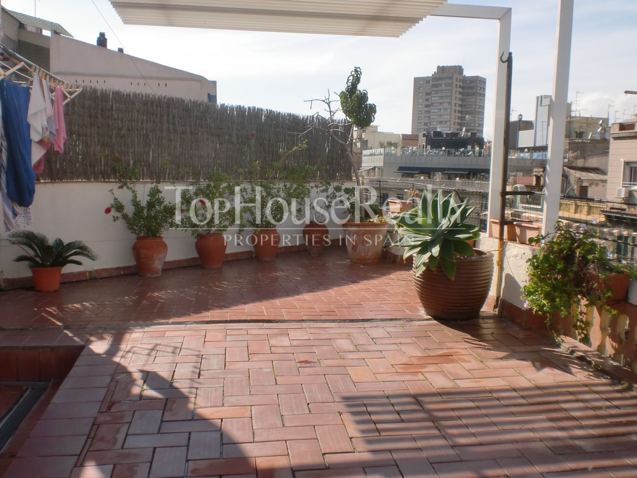 Penthouse for Rent in the Heart of Barcelona: Spacious Terraces and Spectacular Views