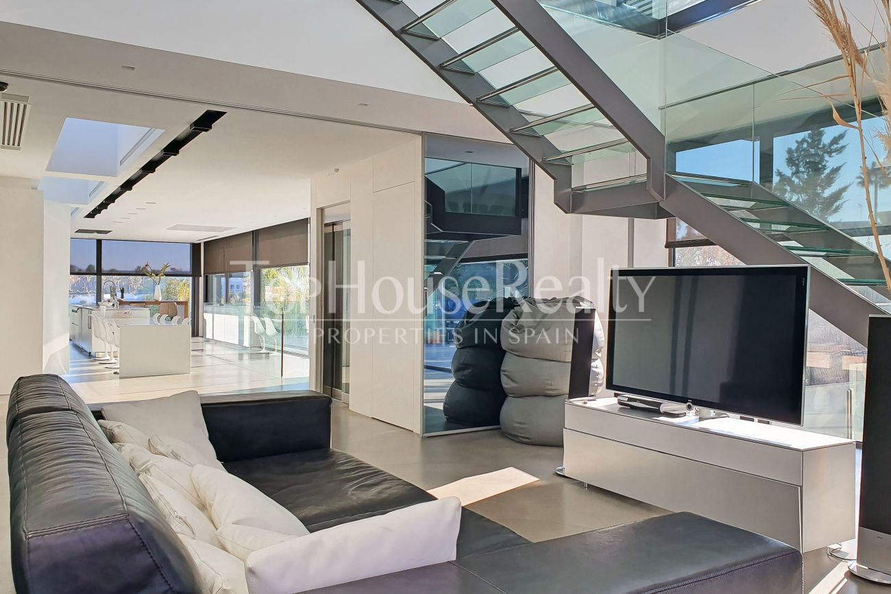 A modern and bright home in the beautiful city of Sitges