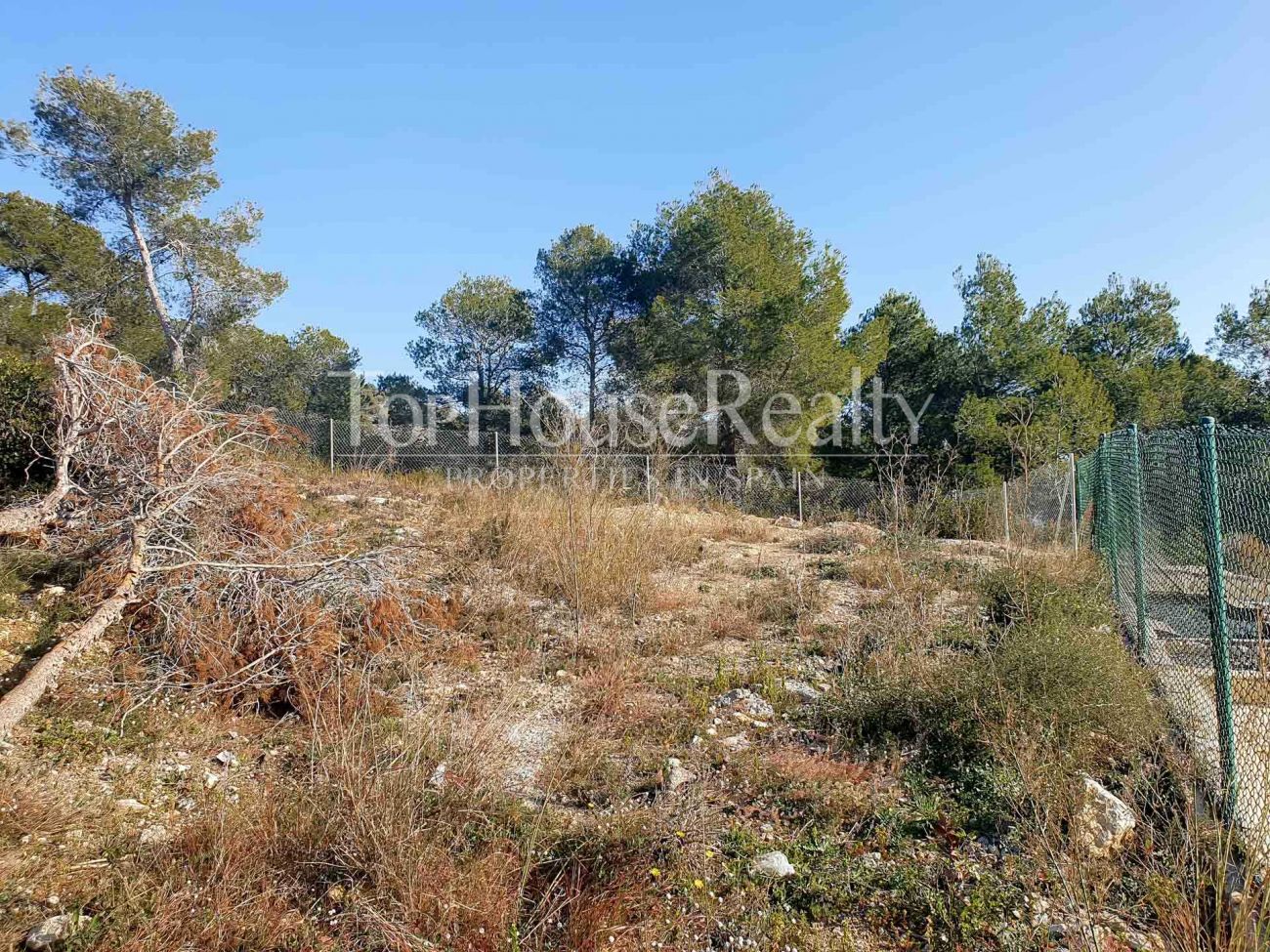 Magnificent plot with sea views in Sitges