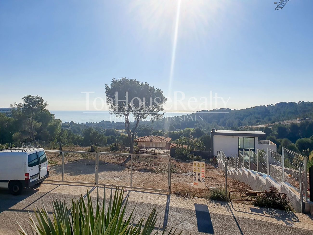 Magnificent plot with sea views in Sitges