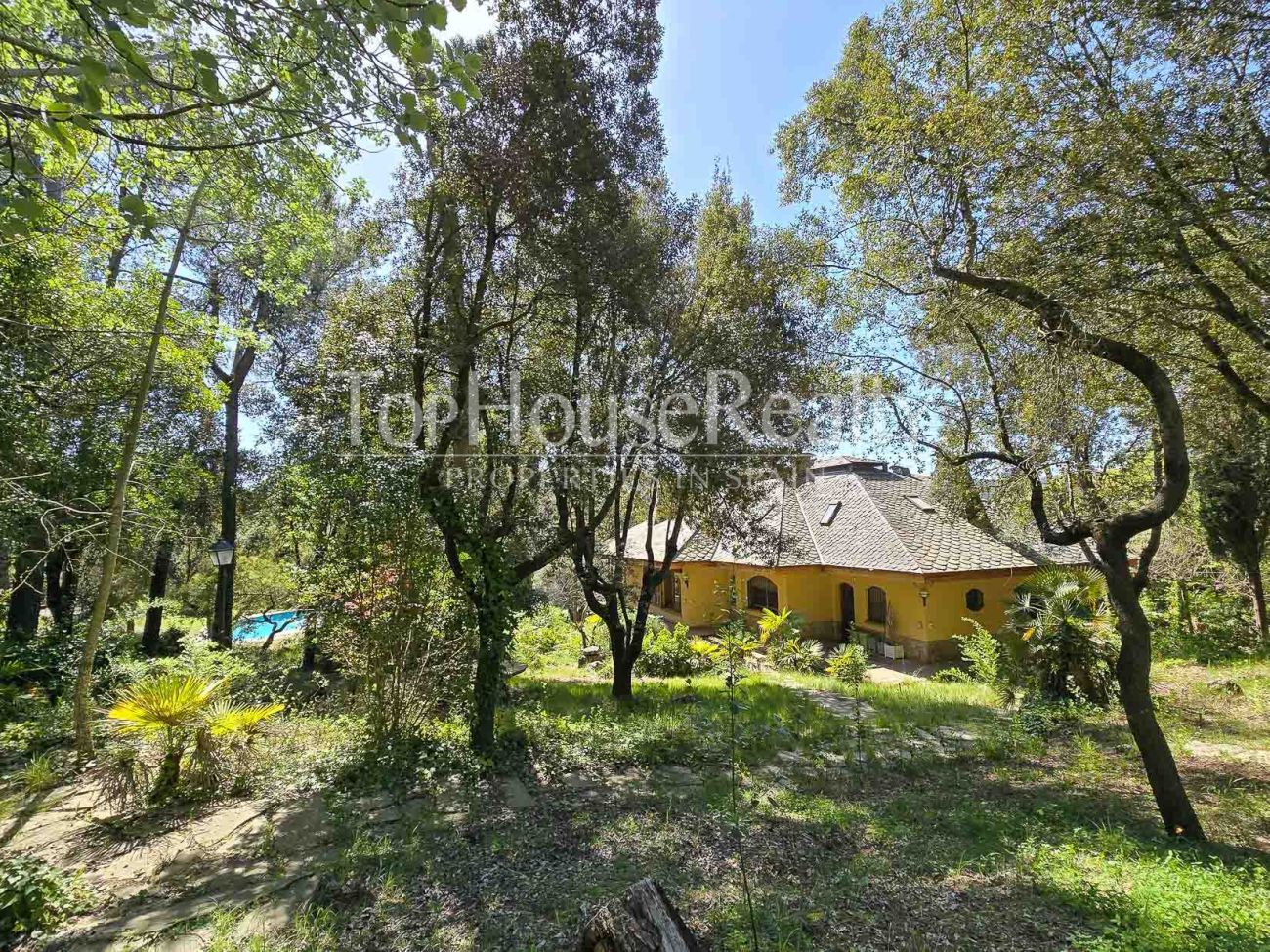 Luxury villa in Begues — unique estate with 6,000 m² plot and high investment potential