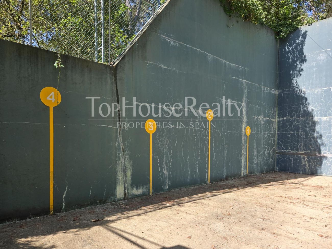 Luxury villa in Begues — unique estate with 6,000 m² plot and high investment potential