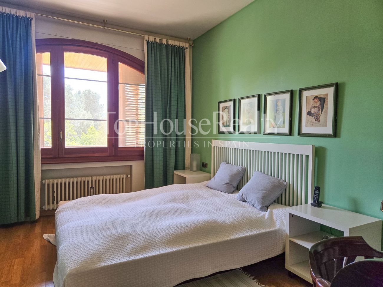 Luxury villa in Begues — unique estate with 6,000 m² plot and high investment potential