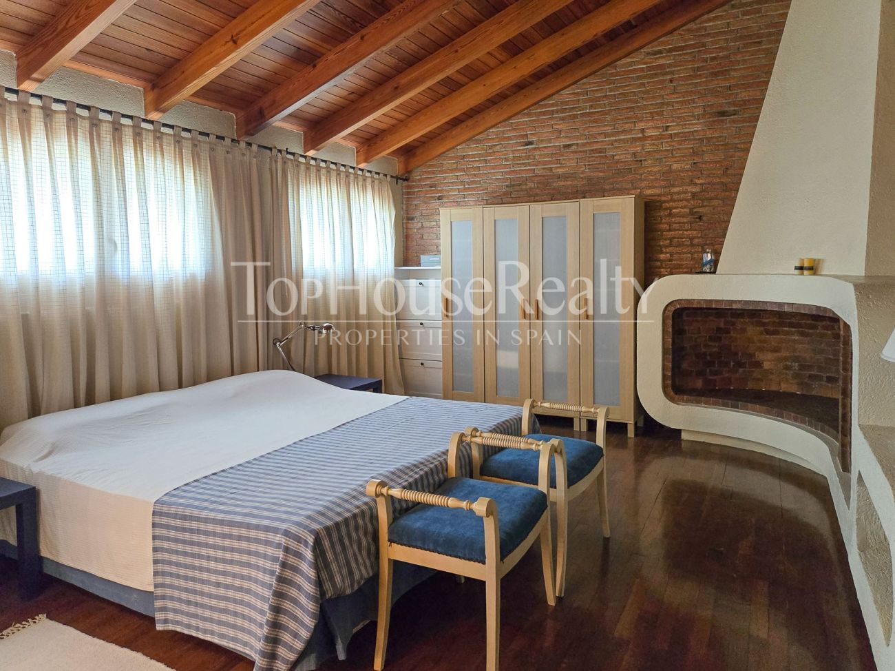 Luxury villa in Begues — unique estate with 6,000 m² plot and high investment potential