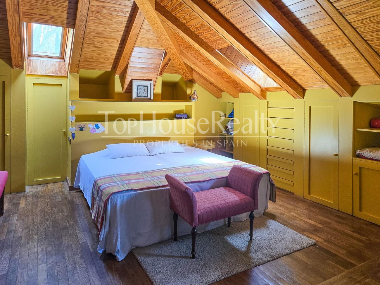 Luxury villa in Begues — unique estate with 6,000 m² plot and high investment potential