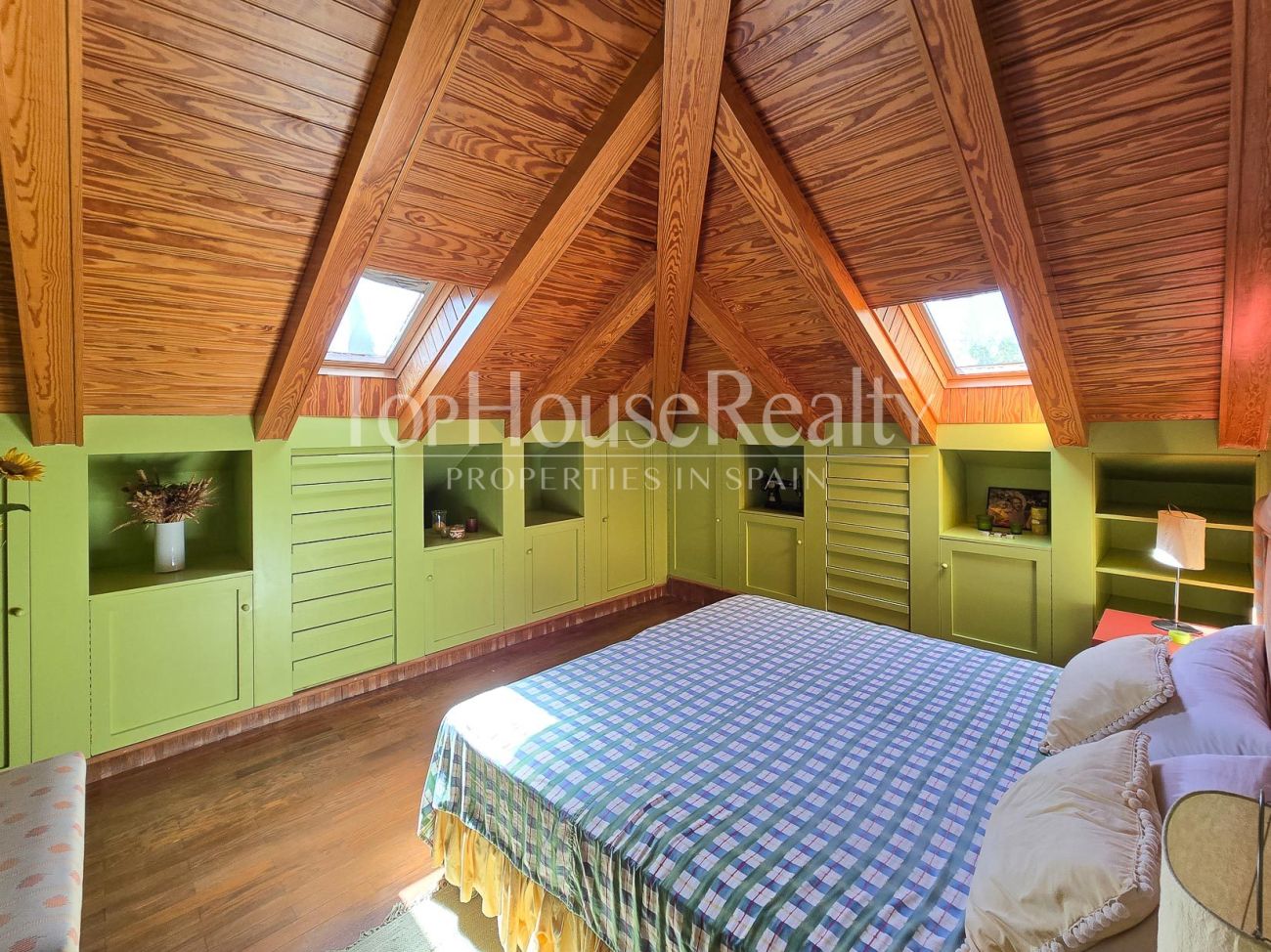 Luxury villa in Begues — unique estate with 6,000 m² plot and high investment potential