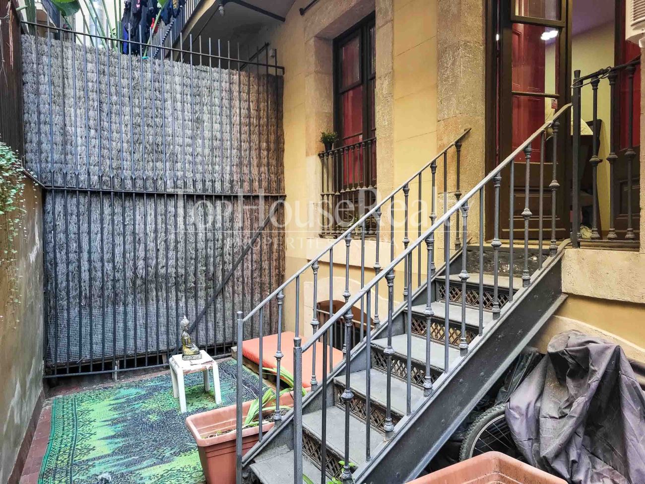 Luxury period property for sale in El Born, Barcelona: prime renovation opportunity on Marquès de l'Argentera