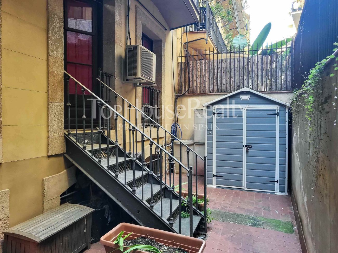 Luxury period property for sale in El Born, Barcelona: prime renovation opportunity on Marquès de l'Argentera