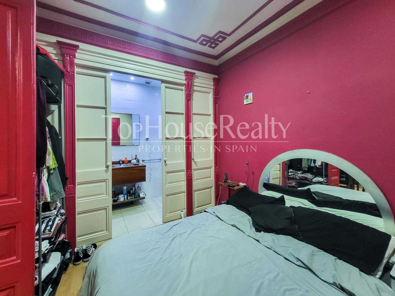 Luxury period property for sale in El Born, Barcelona: prime renovation opportunity on Marquès de l'Argentera