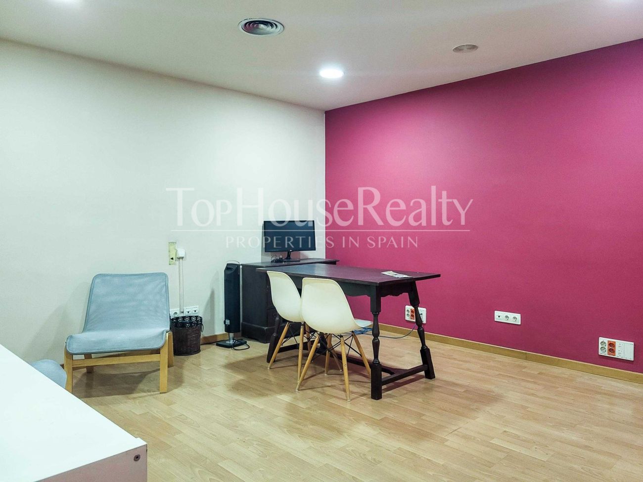 Luxury period property for sale in El Born, Barcelona: prime renovation opportunity on Marquès de l'Argentera