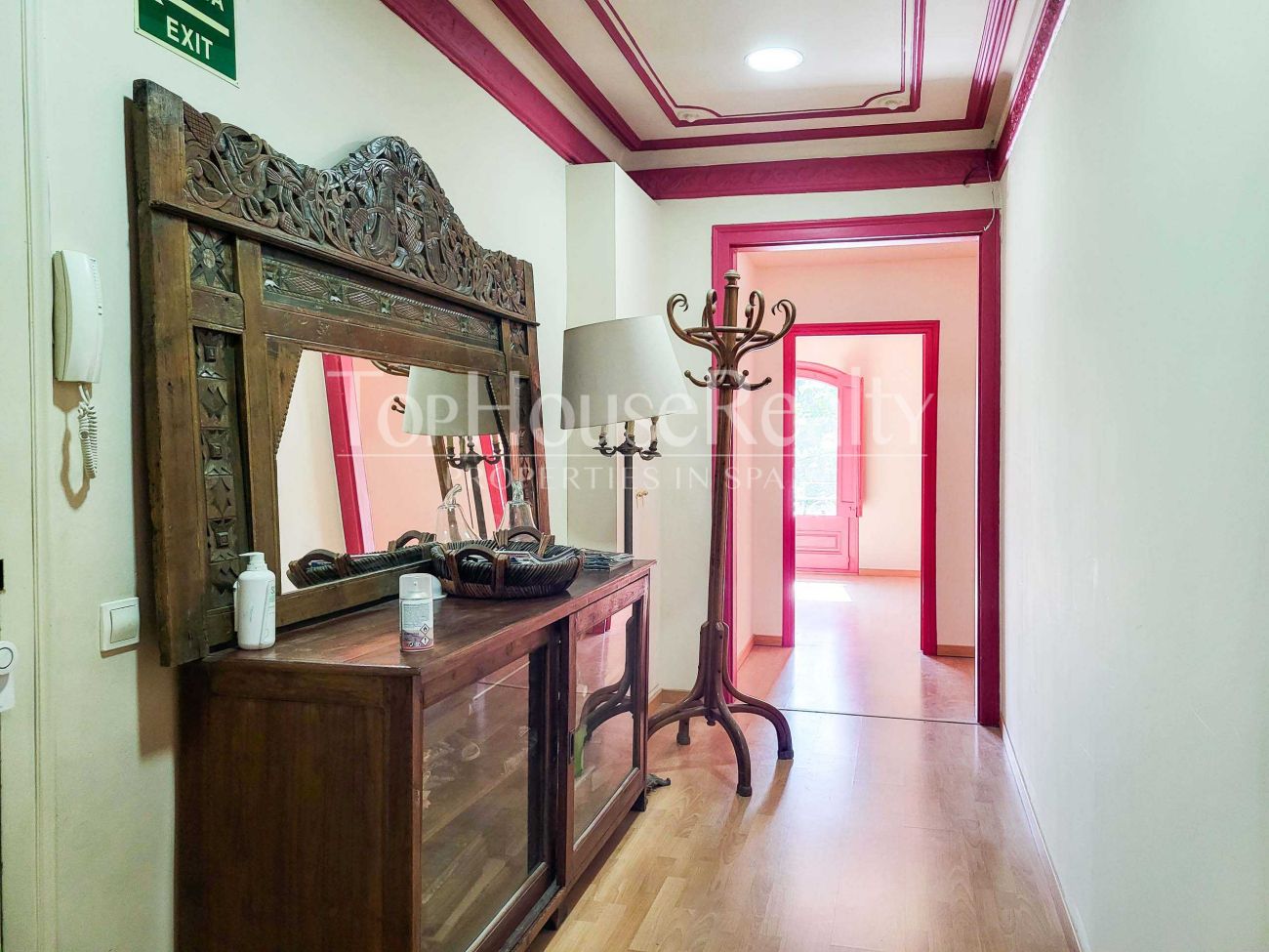 Luxury period property for sale in El Born, Barcelona: prime renovation opportunity on Marquès de l'Argentera