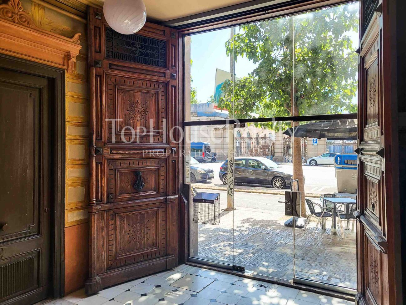 Luxury period property for sale in El Born, Barcelona: prime renovation opportunity on Marquès de l'Argentera