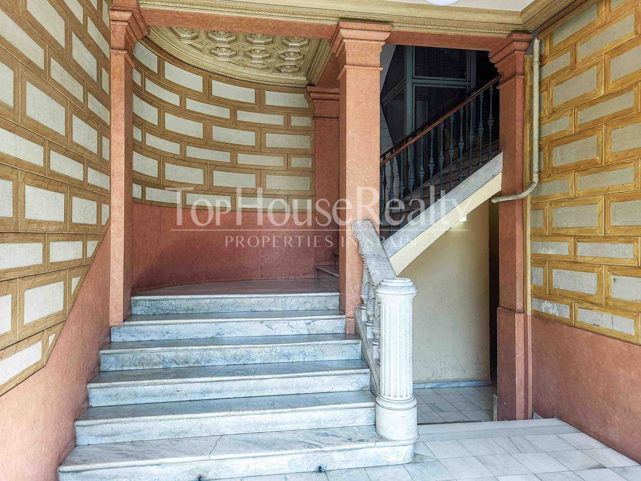 Luxury period property for sale in El Born, Barcelona: prime renovation opportunity on Marquès de l'Argentera