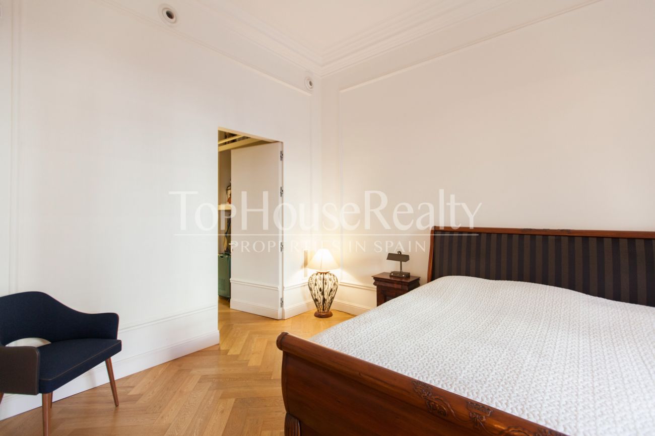 Luxury apartment with large terrace close to Passeig de Gracia