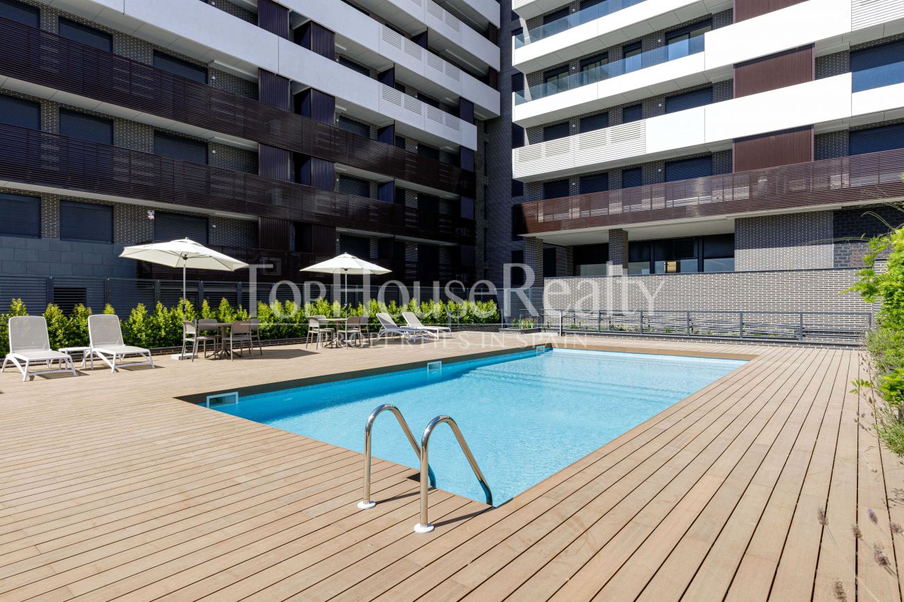 A new modern complex in the nearest suburb of Barcelona, a 5-minute walk from the sandy beach