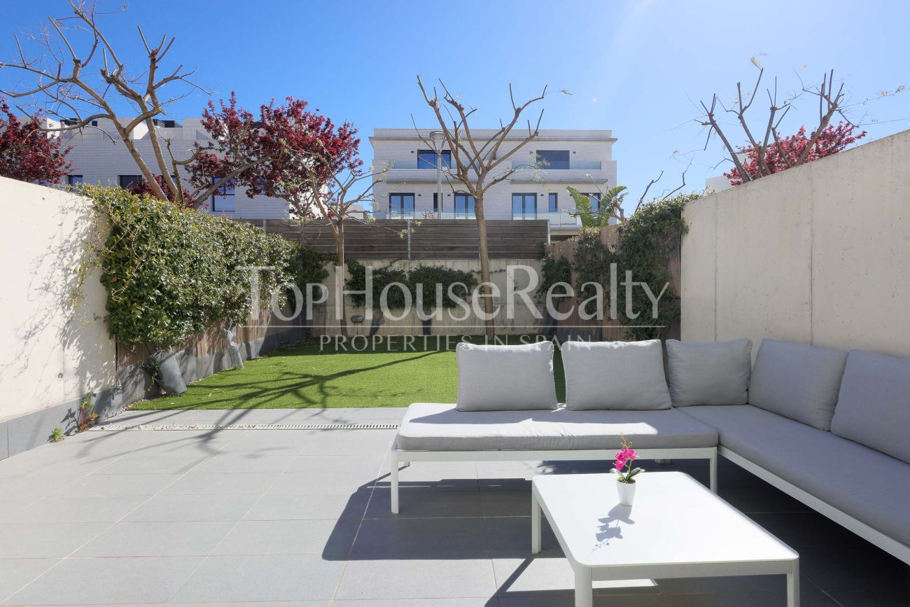 Townhouse in El Vinyet, Sitges — private garden and 5 minutes from the beach