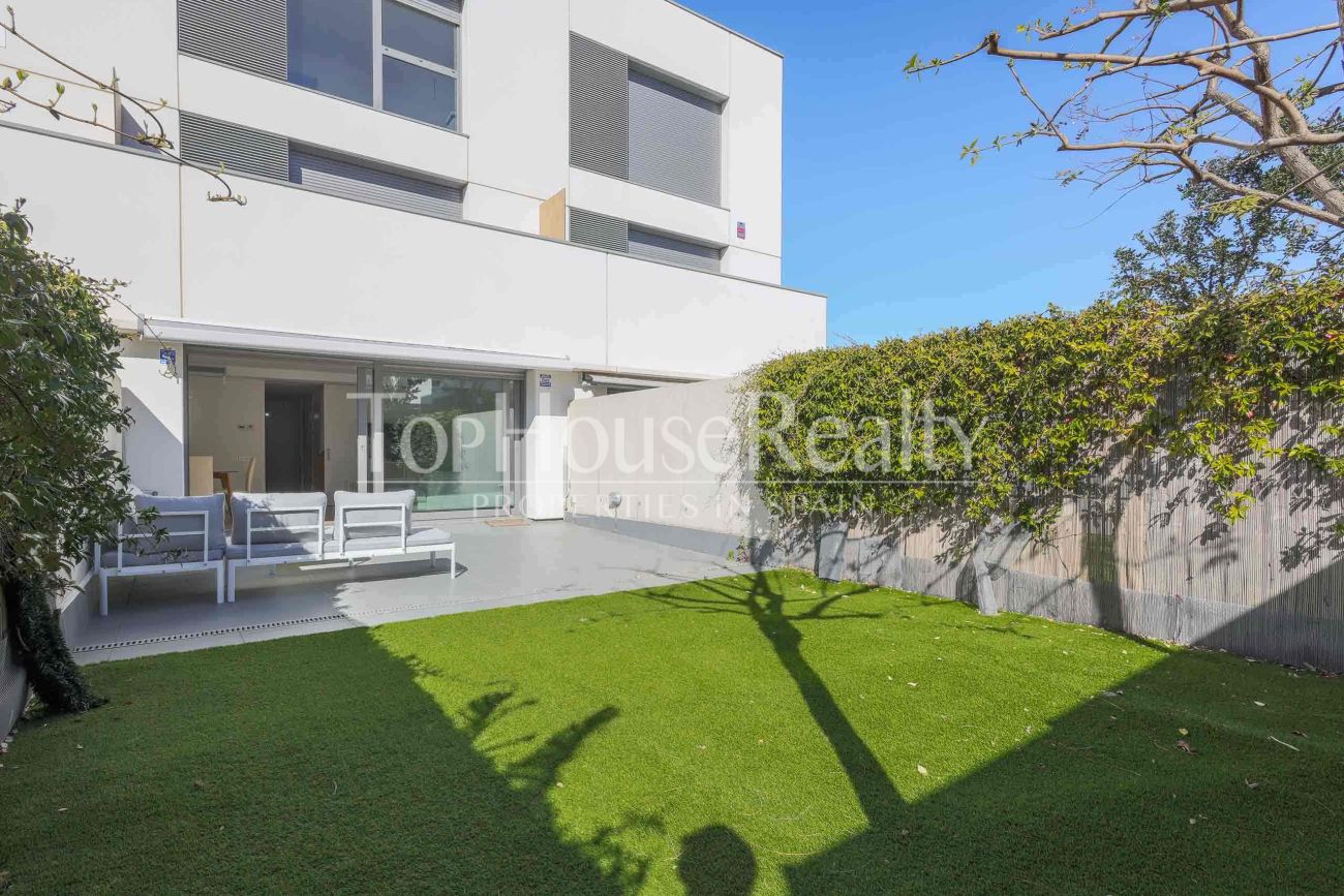 Townhouse in El Vinyet, Sitges — private garden and 5 minutes from the beach
