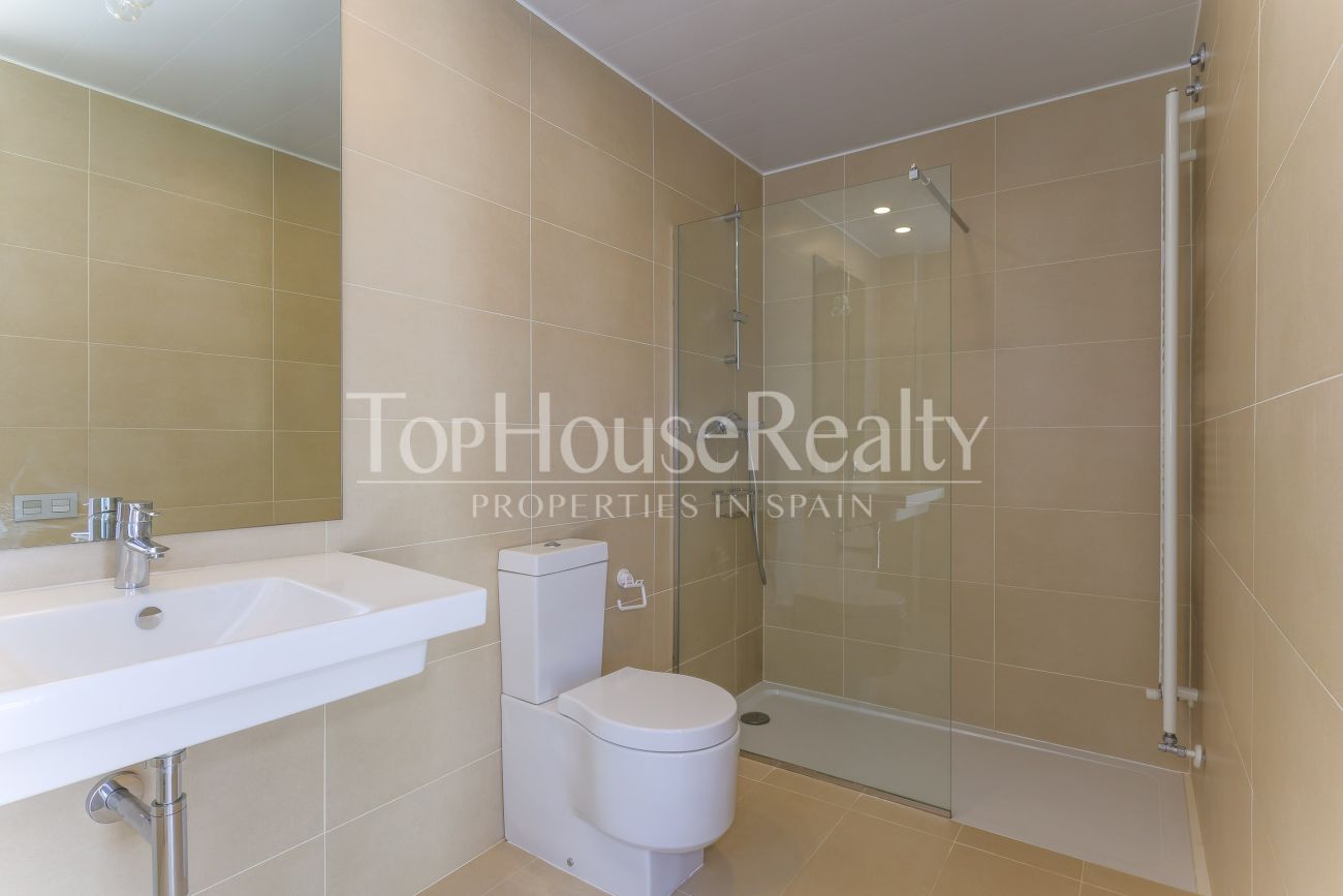 Townhouse in El Vinyet, Sitges — private garden and 5 minutes from the beach