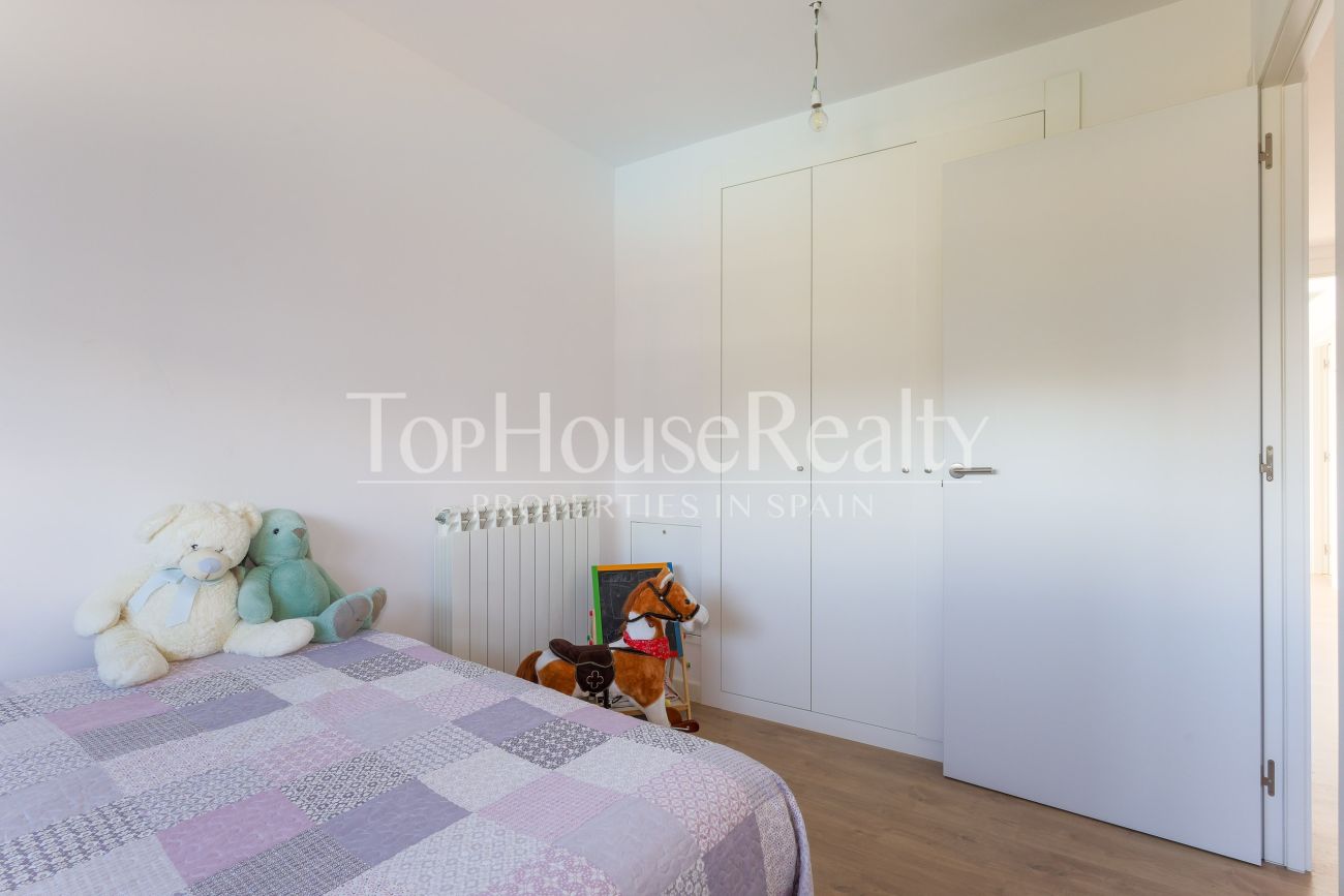 Townhouse in El Vinyet, Sitges — private garden and 5 minutes from the beach